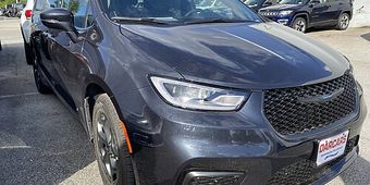 Chrysler Pacifica 2017–2025