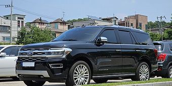 Ford Expedition 2022–2025