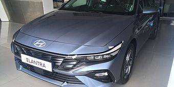 Hyundai Elantra Hybrid 2022–2025