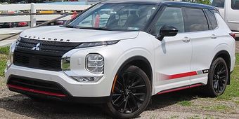 Mitsubishi Outlander 2022–2026