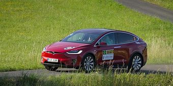 Tesla Model X 2022–2025