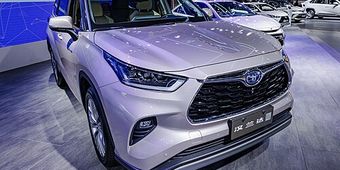 Toyota Highlander Hybrid 2021–2025